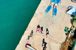 Занятия йогой на доске с веслом на острове Маноэль