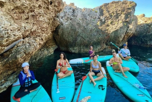Yogaklass med stå upp-paddelbräda på ön Manoel