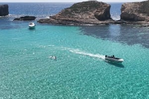 Cruzeiro ao pôr do sol em Comino e festa na piscina!