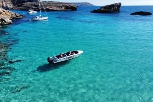 Cruzeiro ao pôr do sol em Comino e festa na piscina!