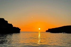Cruzeiro ao pôr do sol em Comino e festa na piscina!
