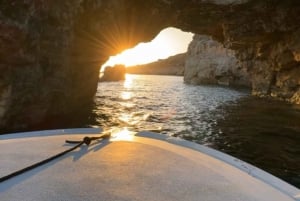 Cruzeiro ao pôr do sol em Comino e festa na piscina!