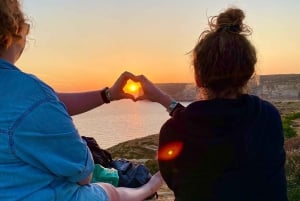 جولة توك توك عند الغروب في جوزو والبحيرة الزرقاء (كومينو)