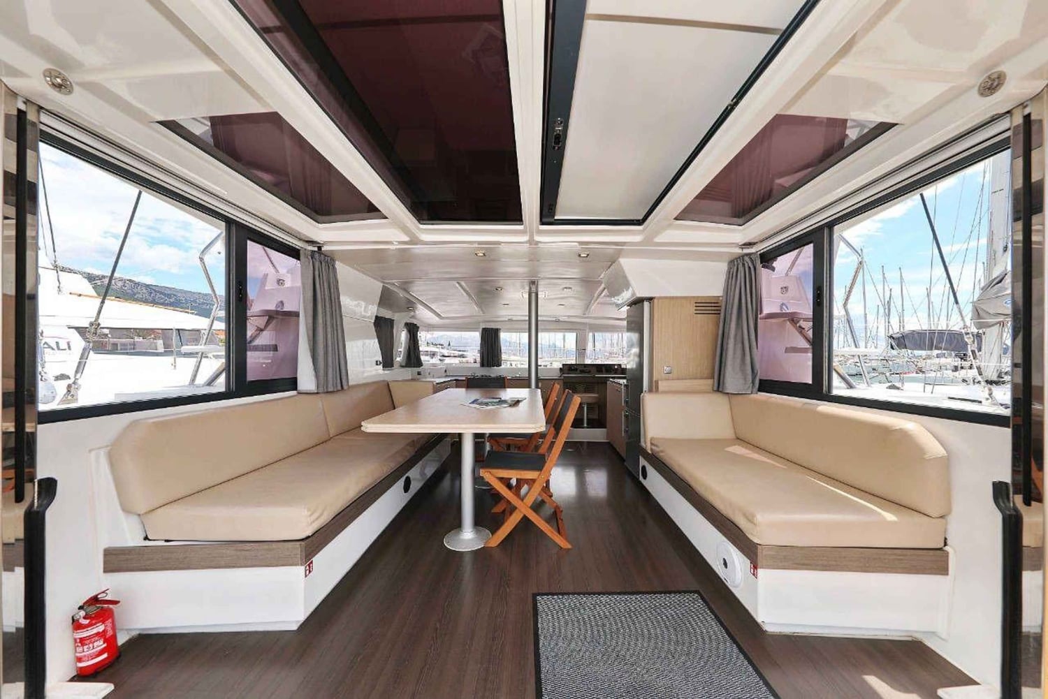 Ta' Xbiex: Rolig katamaranferie i solnedgangen