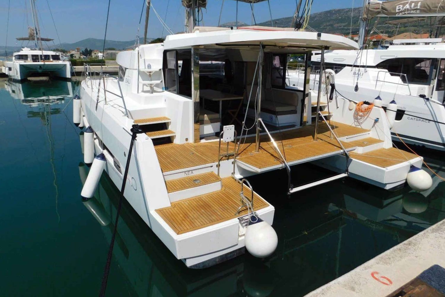 Ta' Xbiex: Rolig katamaranferie i solnedgangen