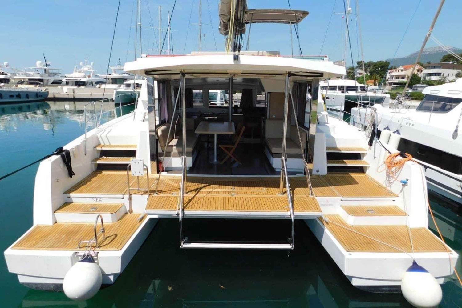 Ta' Xbiex: Rolig katamaranferie i solnedgangen