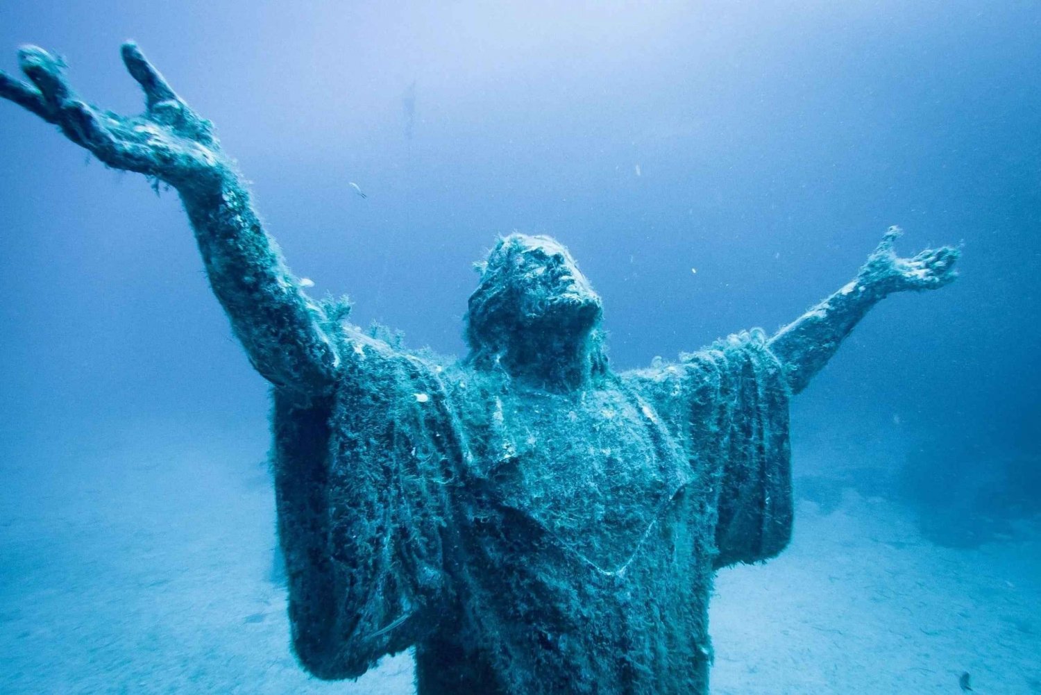 Thrilling dive Tour Malta. Statue of Christ, shipwrecks