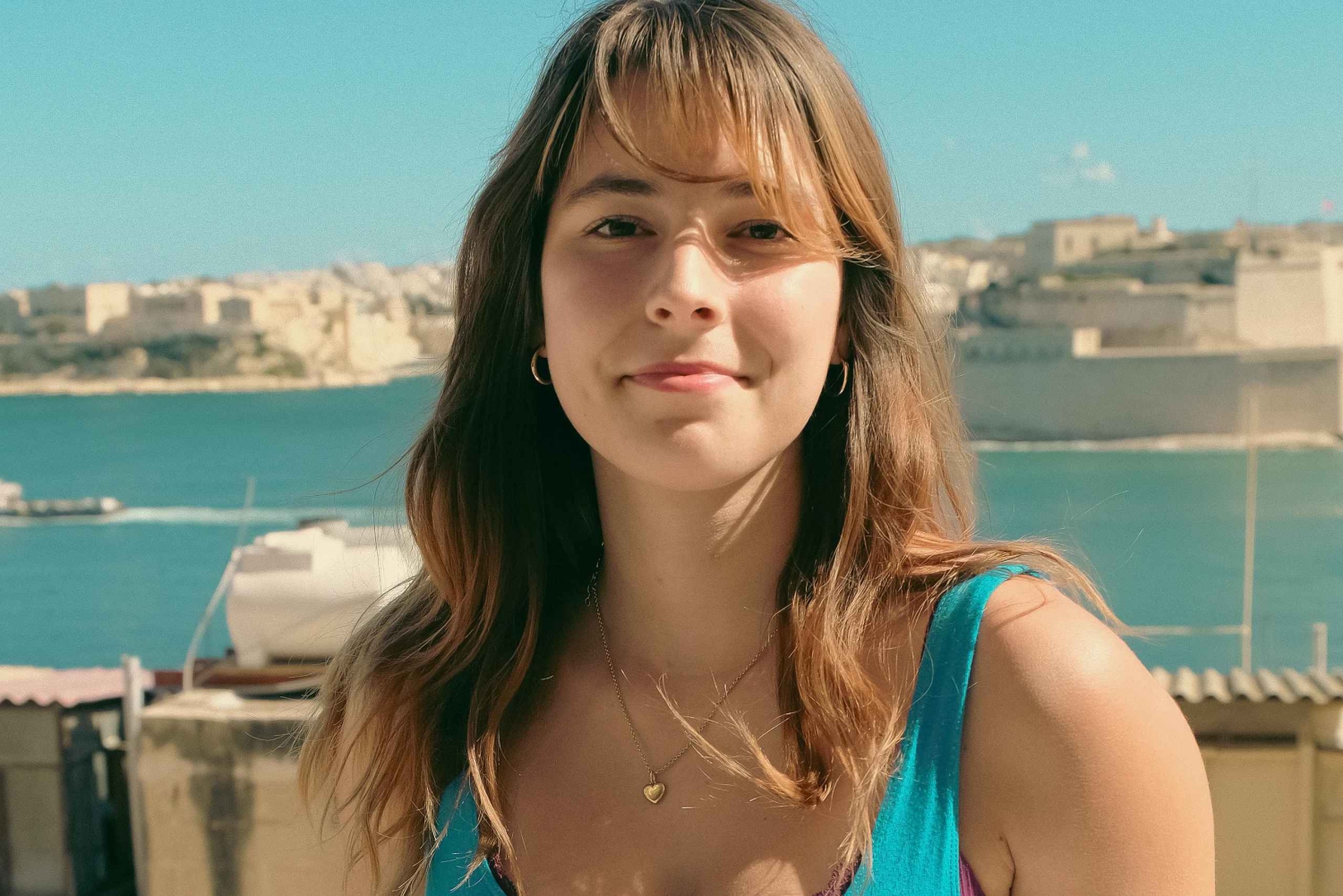 فاليتا: جلسة تصوير للأزواج والأفراد بأسلوب الأفلام