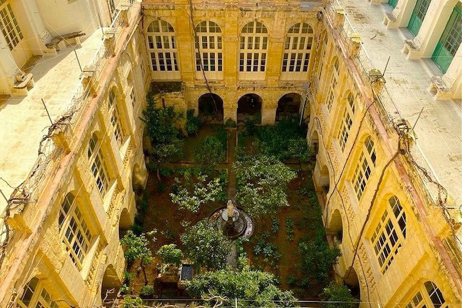 Valletta: luostari ja salainen puutarha kaupungin sydämessä.