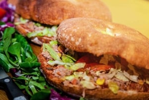 Valletta Street Food & History Tour med private transfers