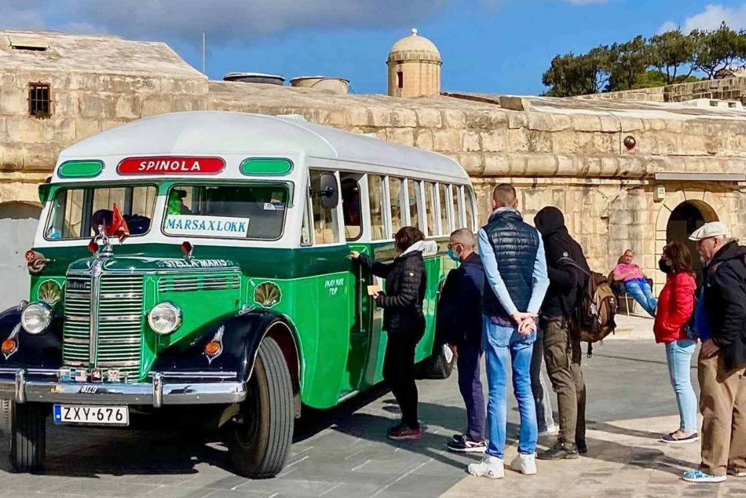 Valletta: ônibus vintage de domingo para Marsaxlokk
