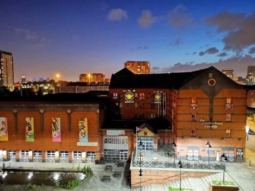 <h1>Castlefield Hotel</h1>