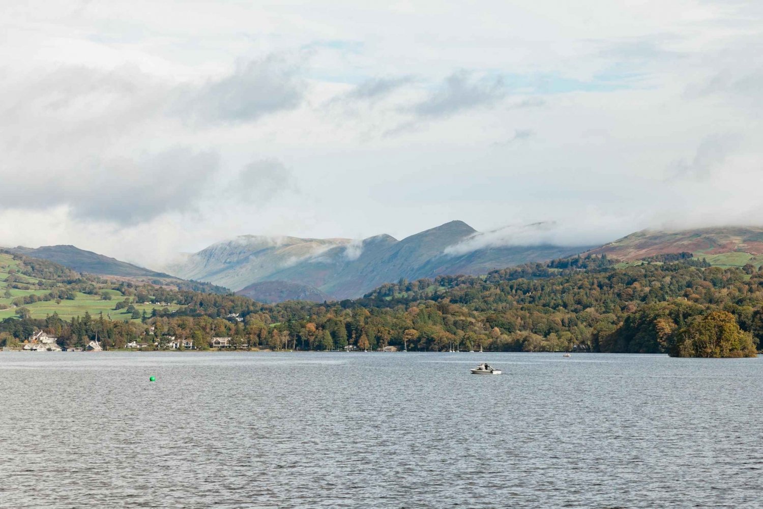 From Manchester: Lake District Bus Tour & Windermere Cruise