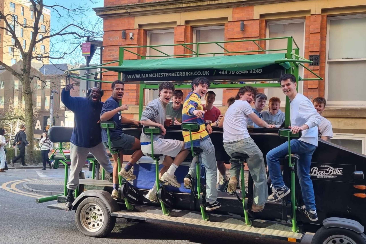 Manchester: Ölcykeltur med drinkar och musik