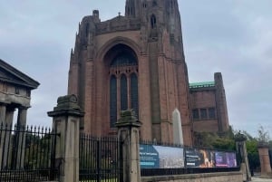 Manchester tour met chauffeur en transfer in een Mercedes V-klasse