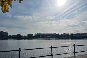 Manchester tour met chauffeur en transfer in een Mercedes V-klasse