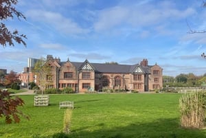 Manchester tour met chauffeur en transfer in een Mercedes V-klasse