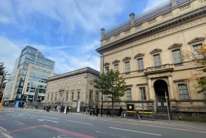 Manchester tour met chauffeur en transfer in een Mercedes V-klasse