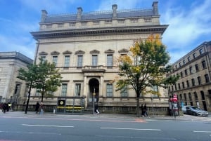 Manchester tour met chauffeur en transfer in een Mercedes V-klasse