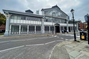 Manchester tour met chauffeur en transfer in een Mercedes V-klasse