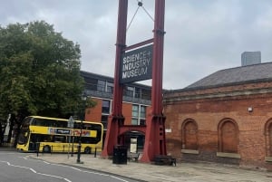 Manchester tour met chauffeur en transfer in een Mercedes V-klasse