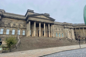 Manchester tour met chauffeur en transfer in een Mercedes V-klasse