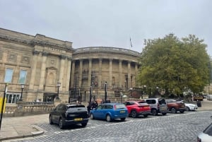 Manchester tour met chauffeur en transfer in een Mercedes V-klasse