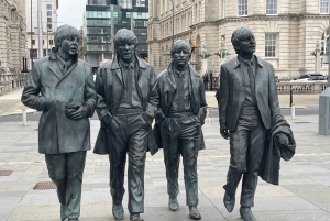 Manchester tour met chauffeur en transfer in een Mercedes V-klasse