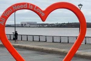 Manchester tour met chauffeur en transfer in een Mercedes V-klasse