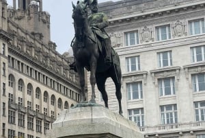 Manchester tour met chauffeur en transfer in een Mercedes V-klasse