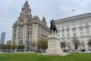 Manchester tour met chauffeur en transfer in een Mercedes V-klasse