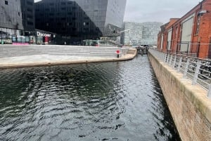 Manchester tour met chauffeur en transfer in een Mercedes V-klasse