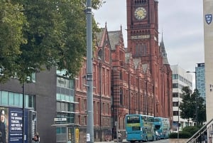 Manchester tour met chauffeur en transfer in een Mercedes V-klasse