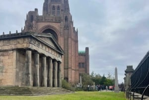 Manchester tour met chauffeur en transfer in een Mercedes V-klasse