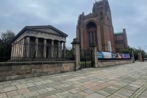 Manchester tour met chauffeur en transfer in een Mercedes V-klasse