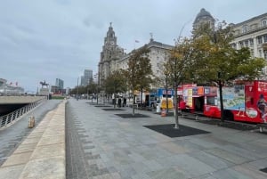 Manchester tour met chauffeur en transfer in een Mercedes V-klasse