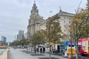 Manchester tour met chauffeur en transfer in een Mercedes V-klasse