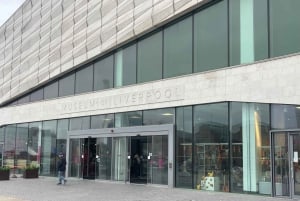 Manchester tour met chauffeur en transfer in een Mercedes V-klasse