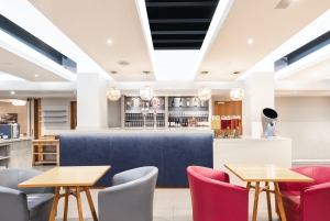 Manchester International Airport : Escape Lounge