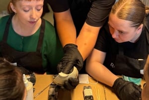 MANCHESTER: Reparasjon av keramikk med gull (kintsugi)