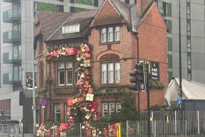 Manchester tour met chauffeur en transfer in een Mercedes V-klasse