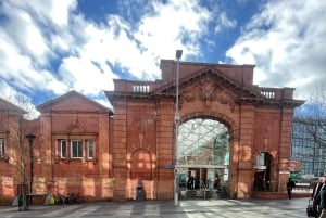 Manchester tour met chauffeur en transfer in een Mercedes V-klasse