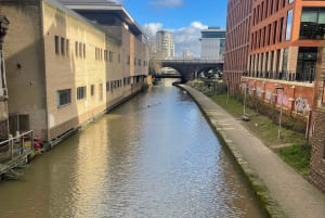 Manchester tour met chauffeur en transfer in een Mercedes V-klasse