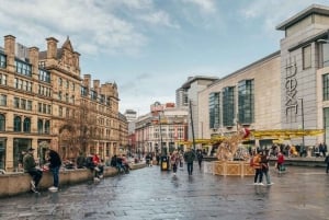 Manchester: Sightseeing Walking Custom Tour with a Guide