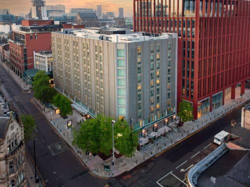 <h1>YOTEL Manchester Deansgate</h1>