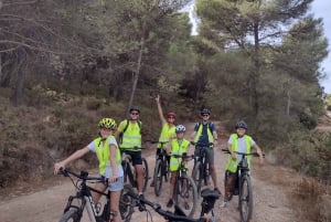 Bicicleta eléctrica de montaña en el parque nacional de la Sierra de las Nieves