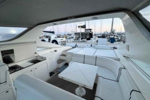 Estepona: Lyxig yachtuthyrning med besättning, drycker och snacks