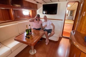 Estepona: Lyxig yachtuthyrning med besättning, drycker och snacks