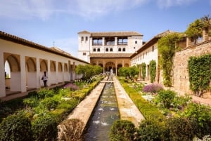 Von der Costa del Sol aus: Granada, Alhambra & Generalife Tagestour