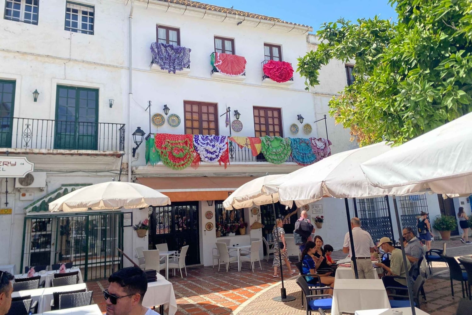 Depuis Estepona, Mijas, Marbella : visite privée de Marbella avec transport, tapas et boissons
